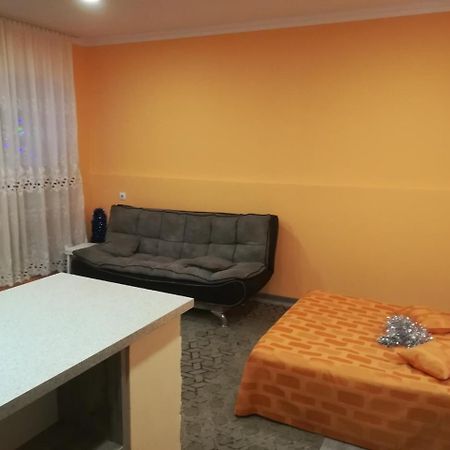 12 Maksim Gorki Street Apartment Tbilisi Bagian luar foto