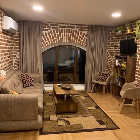 12 Maksim Gorki Street Apartment Tbilisi Bagian luar foto