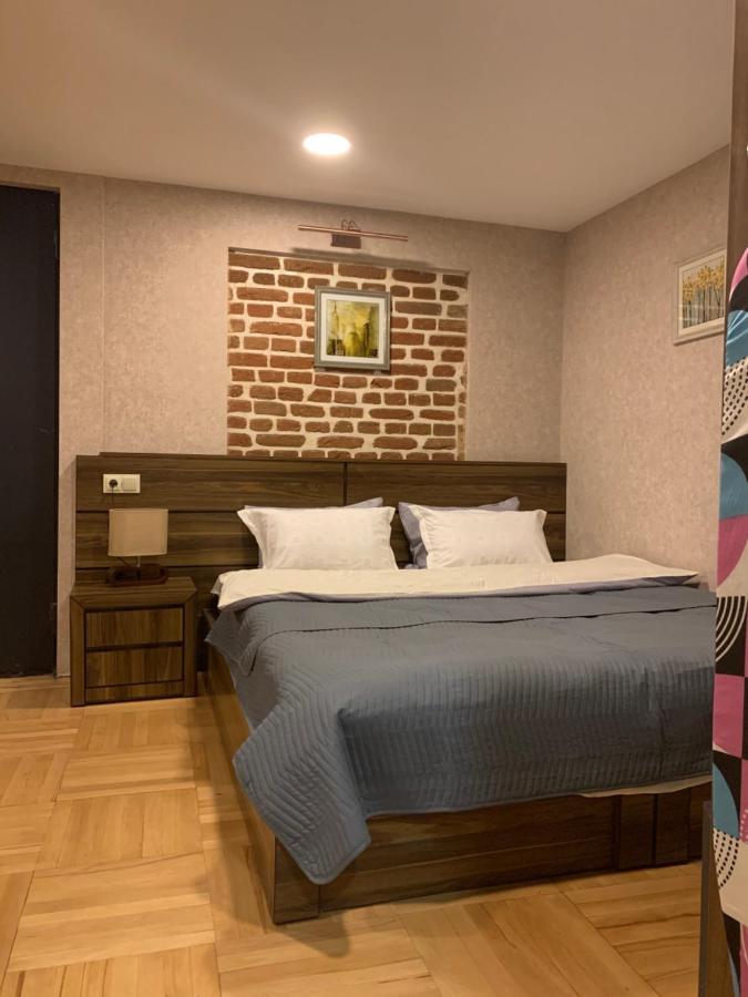 12 Maksim Gorki Street Apartment Tbilisi Bagian luar foto
