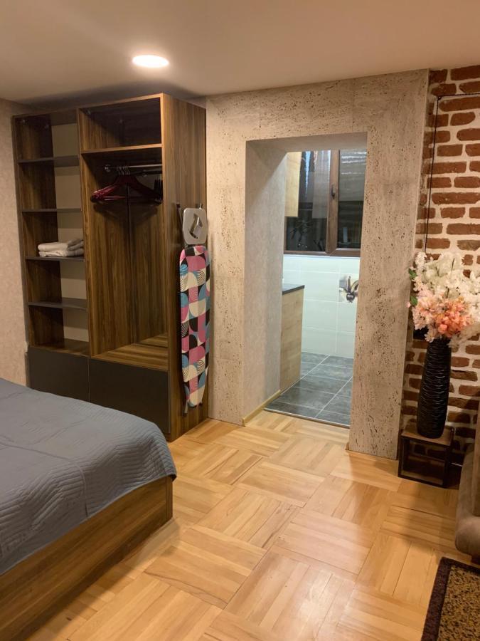 12 Maksim Gorki Street Apartment Tbilisi Bagian luar foto